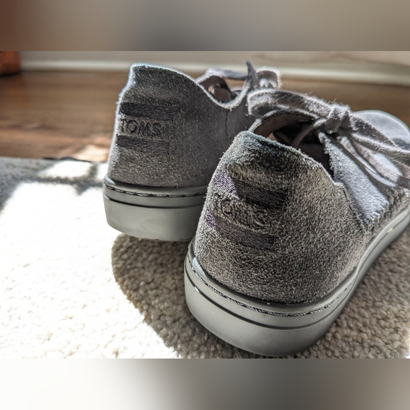 Tom's monochromatic suede shoe, womens 7.5 - Picture 3 of 10